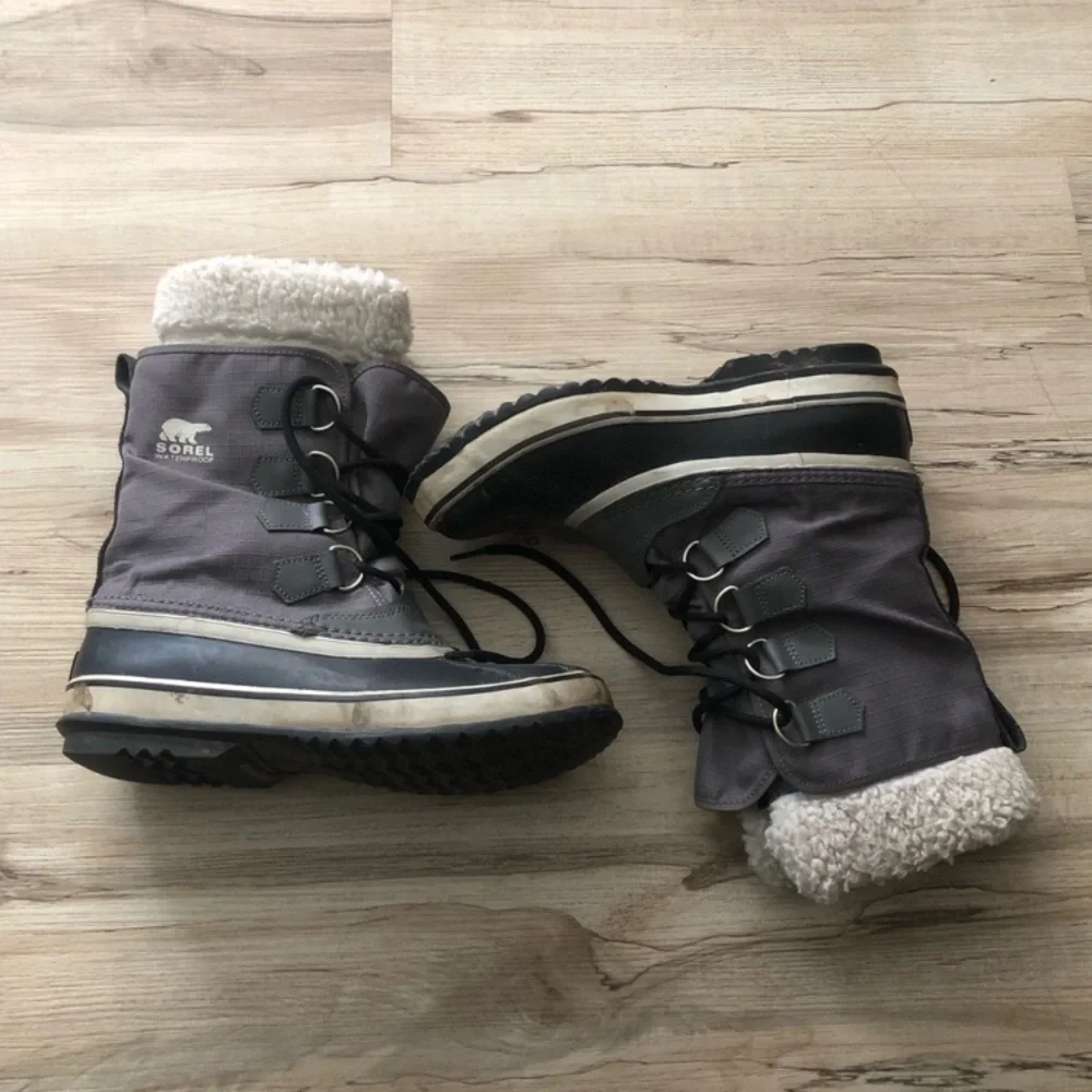 Sorel Black and Gray Boots with Shearling Trim - Picture 2 of 11